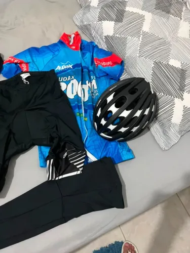 Roupas Ciclista e Capacete