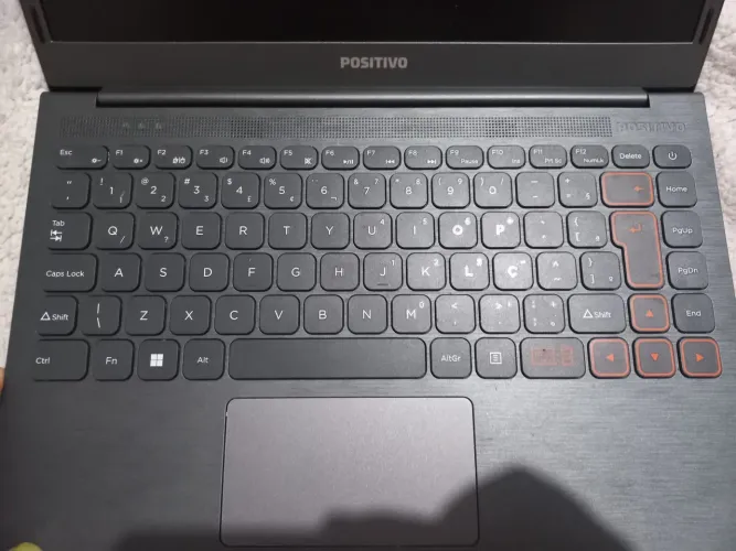 Vendo notebook positivo, lumina bar. Menos de 2 anos de uso, funcionando perfeitamente.