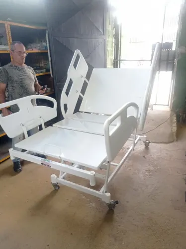 Cama hospitalar elétrica. (Semi nova) 