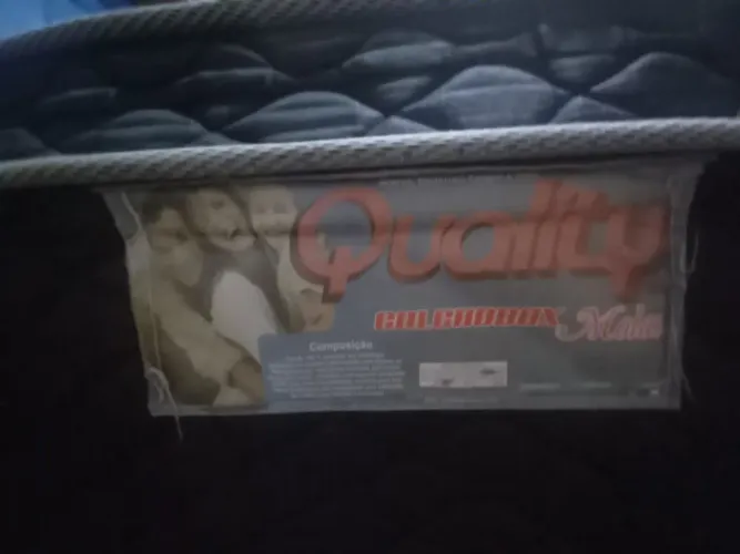 Cama de casal integrada com colchão de molas. Espuma ótima, usada em boas condições