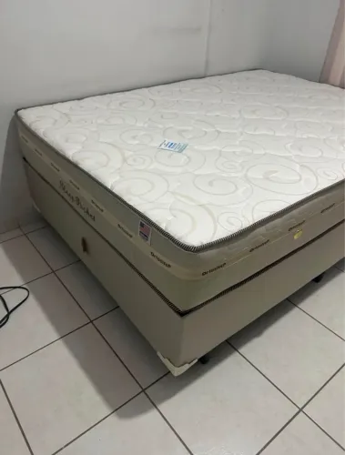 Colchão de casal e suporte (novo)