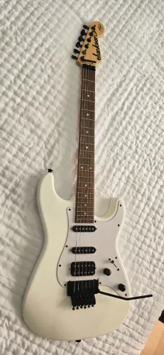 Guitarra Jackson Signature Adrian Smith SDX Laurel Snow White