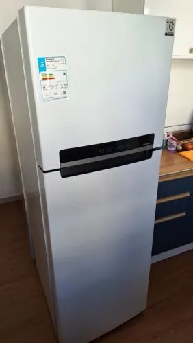 Geladeira Midea 394 litros motor parou.