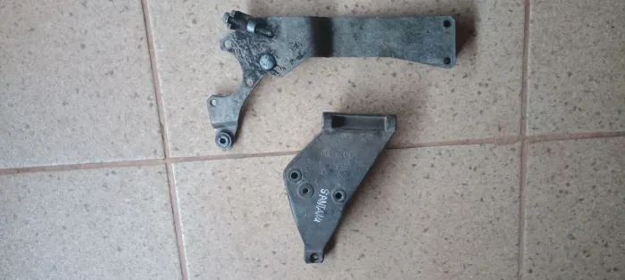 Suporte da bomba de direção hidráulica Santana