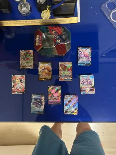 Cartas de Pokemon extremamente raras + 30cartas supresa + carta gigante!
