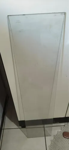 Dois vidros para prateleira