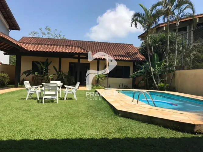 Casa em condomínio fechado, 4 dormitórios, praia de Pernambuco, Guarujá
