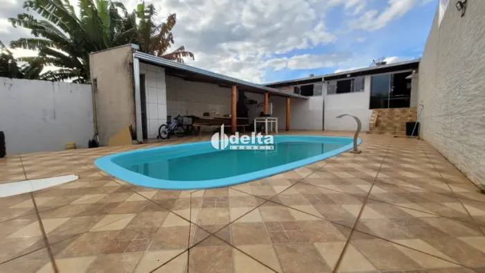 casa com 6 quartos sendo 1 suíte disponível para venda no bairro Nossa senhora das graças