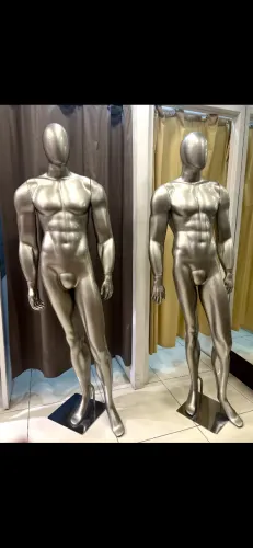 Manequim masculino de fibra