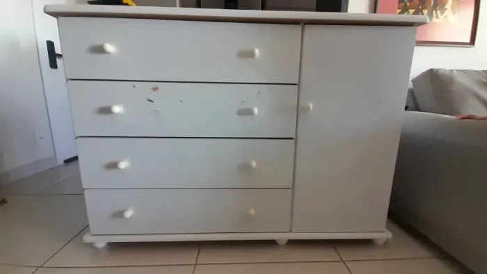 CÔMODA BRANCA EM ÓTIMO ESTADO