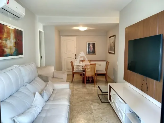 Apartamento à venda no Leblon com 2 quartos, suíte e vaga de garagem