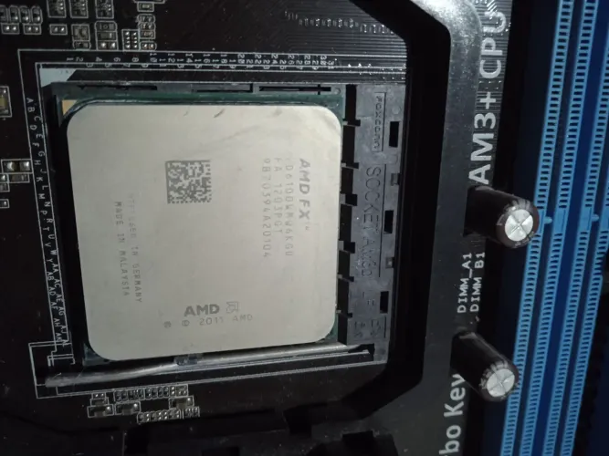 Processador FX 6100 AM3+ Funcionando perfeitamente.