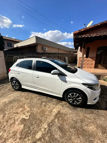 Chevrolet Onix Hatch LT 1.0 8V Flex Power Mec. 4P 2013