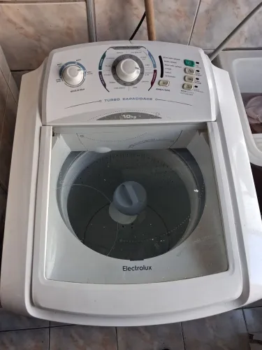 Máquina de Lavar Eletrolux 10kg com defeito (vazamento e barulho quando torce)