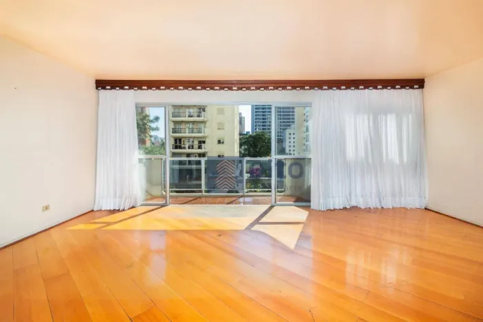 Conforto, localização e espaço na medida certa. Apartamento à venda com 156m² muito bem di