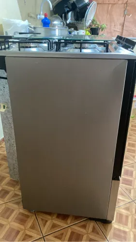 Vendo fogão Brastemp 4 bocas + micro-ondas Electrolux 23L.