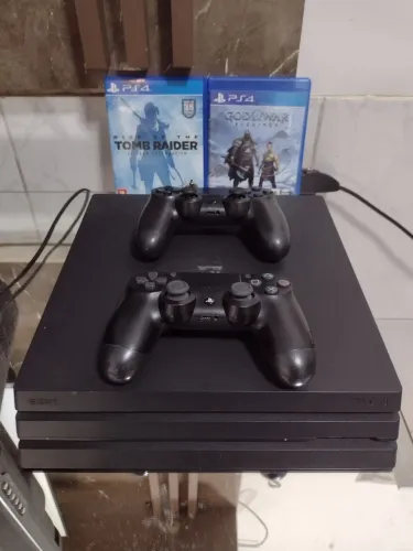 PS4 Pro 1TB + 2 Controles + 2 Jogos Originais