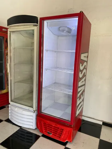 Vendo expositora e cervejeira 220 volts funcionando perfeitamente