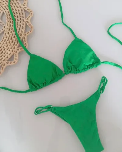 Biquíni Verde Bandeira, cortininha + Calcinha asa delta com regulagem