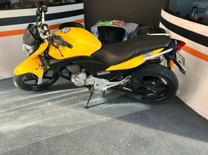 Cb 300 único dono