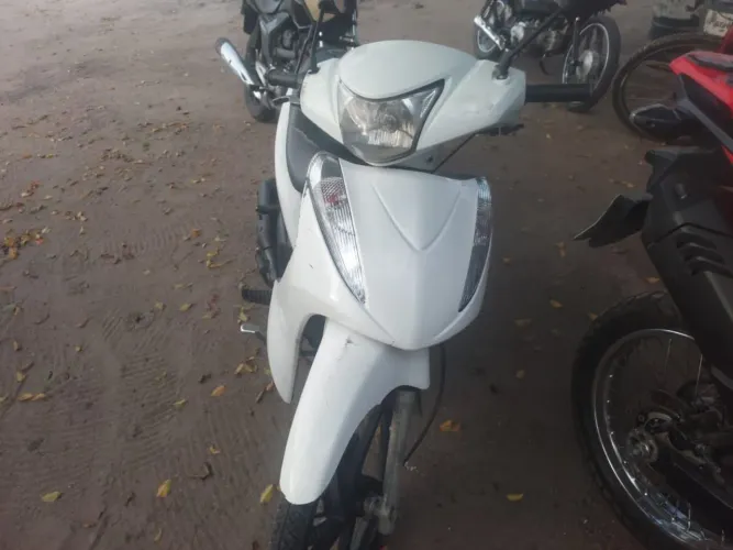 Vendo essa Shineray emplacada 