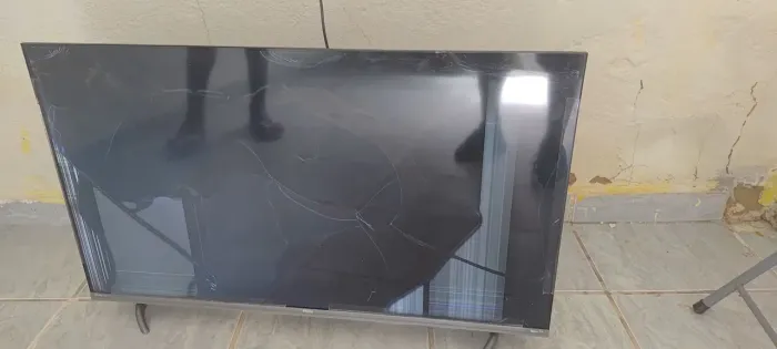 TV pra consertar ou retirada de peças motivo caiu quebrou e pra mim não compensa cons
