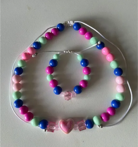 Bijus e acessórios personalizados em miçangas infantis