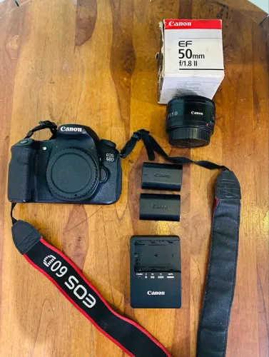 Canon EOS 60D + Lente Canon 50mm f/1.8 II + 2 baterias e carregador - Kit Completo