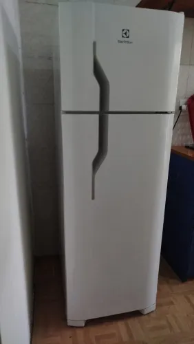 Geladeira Electrolux 260L Defrost Duplex