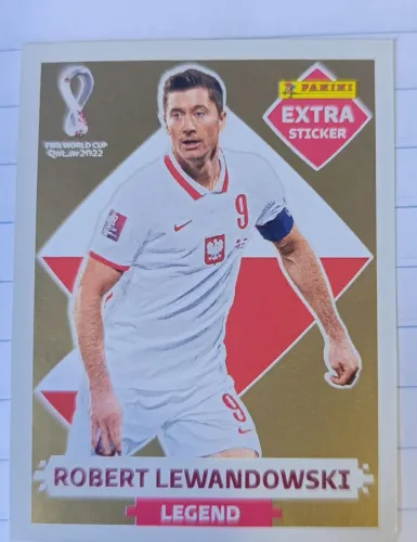 Figurinha legends da copa de 2022 de ouro do Jogador Robert Lewandowski