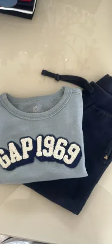 Conjunto moletom gap 3 anos.