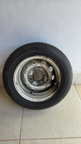 Roda 4 furos com pneu aro 14