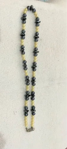 Vende-se Colar de Hematita com Pérolas 56 cm. 