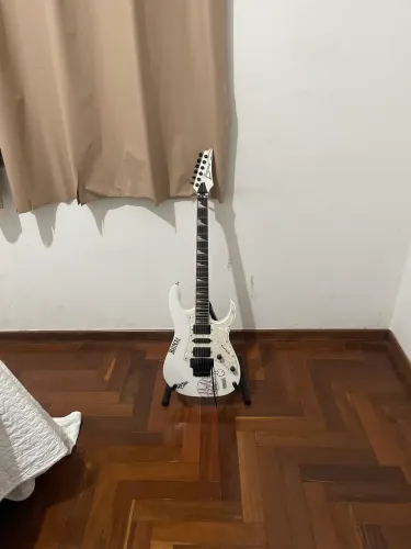 Vendo guitarra ibanez rg350DX