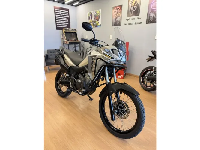 Honda Xre 300 sahara adventure 2025