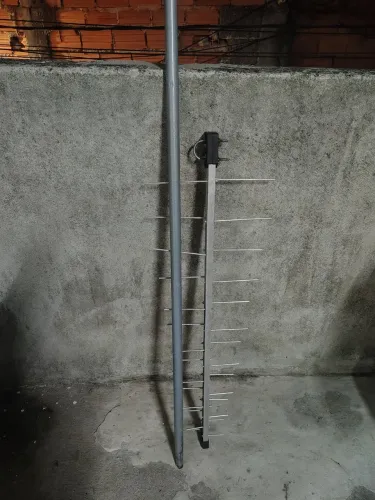 Vendo uma antena de tv 50 reais antena completa 