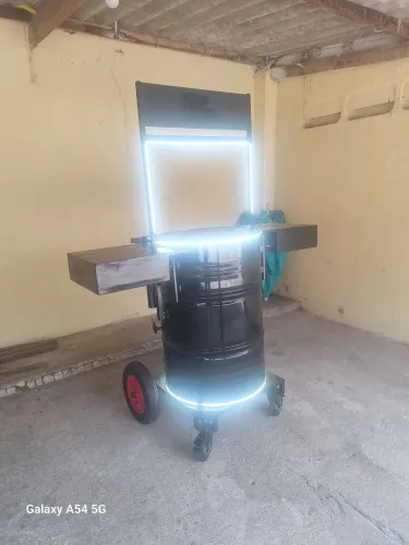 Vendo carrinho de bebidas novinho! Nunca usado! Cooler térmico de 200 litros!
