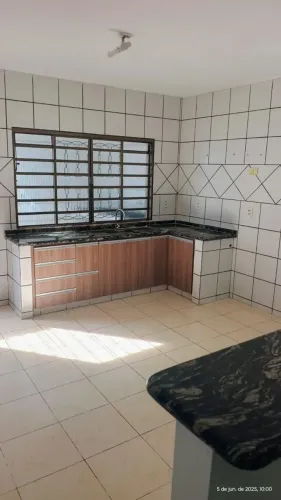 CASA SETOR UNIÃO 3 QUARTOS SENDO 02 SUÍTES LAJOTADA ARMÁRIOS FRENTE PRAÇA PROX AV T-9 FINA