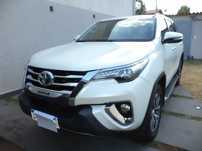 Toyota Hilux SW4 SRX 4X4 2.8 TDI 16V Dies. Aut. 2016