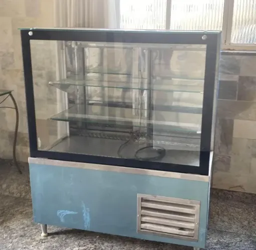 Vitrine refrigerada para tortas e bolos