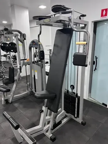 Máquina de peito - pac deck fly techno gym 