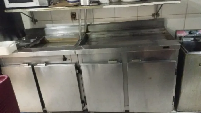 Banho-maria, com refrigerador sem funcionar