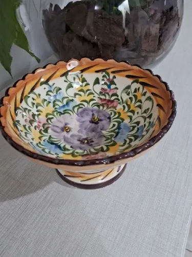 Raro e lindo centro de mesa pintado a mão, em 1964