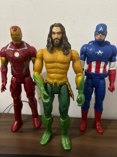 Bonecos 30cm Hasbro e Mattel 