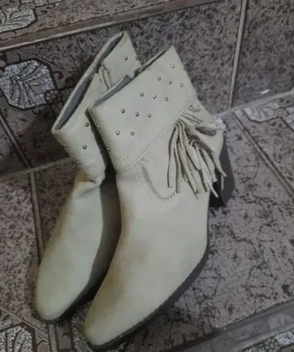 Bota de couro feminina