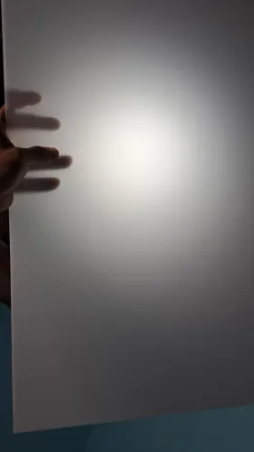 Acrílico Branco para letreiros, luminárias e painéis luminosos.