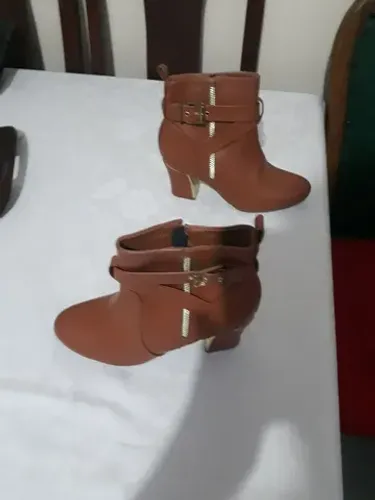 Bota feminina número 35 pouco uso