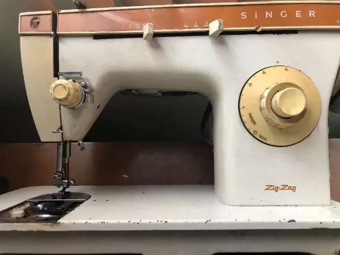 Vendo Máquina Costura Elétrica Singer Zig Zag modelo 247 acoplado Pedal mecânico