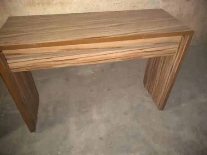 bancada/mesa amadeirada, sem gavetas.Sem oferta/ troca.R$240,00 cd.Só mensagens via olx