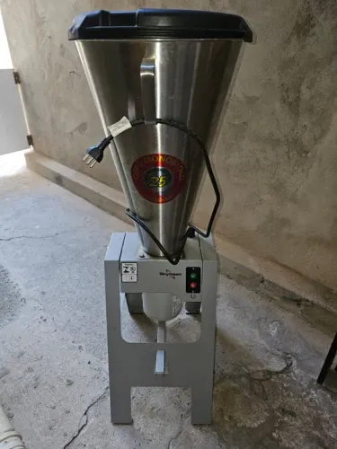 Liquidificador 25 litros R$ 1.600,00